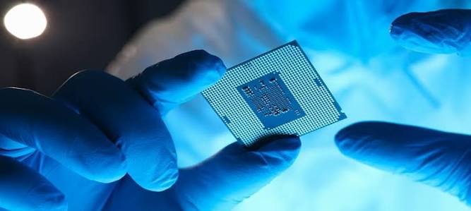 What does it mean to unpark CPU cores?